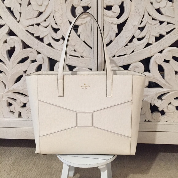 kate spade Handbags - Kate Spade White Tote